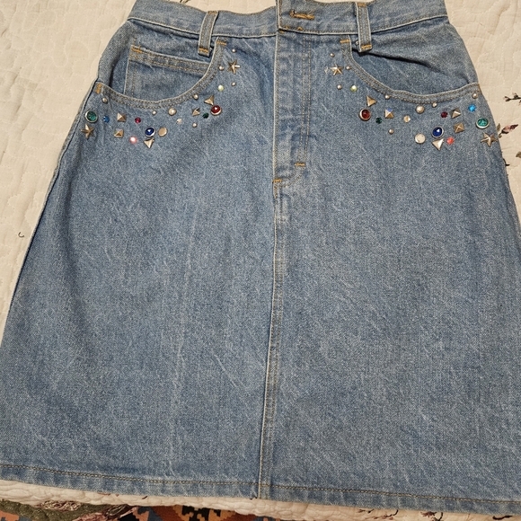 Skirt - Picture 2 of 4